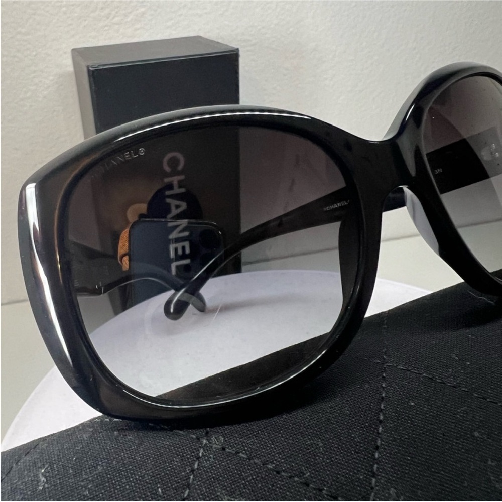 CHANEL Sunglasses - Picture 4 of 10